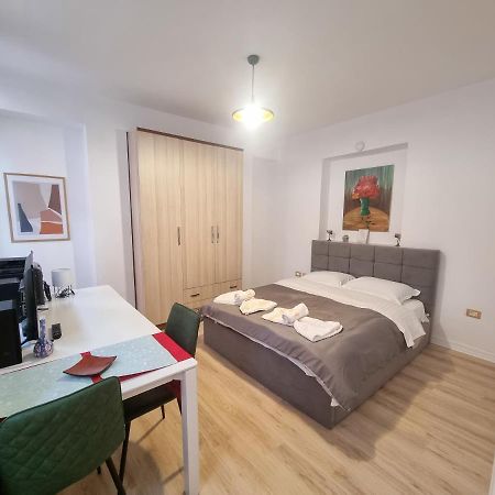 Cozy Apartment In City Center Тирана Экстерьер фото
