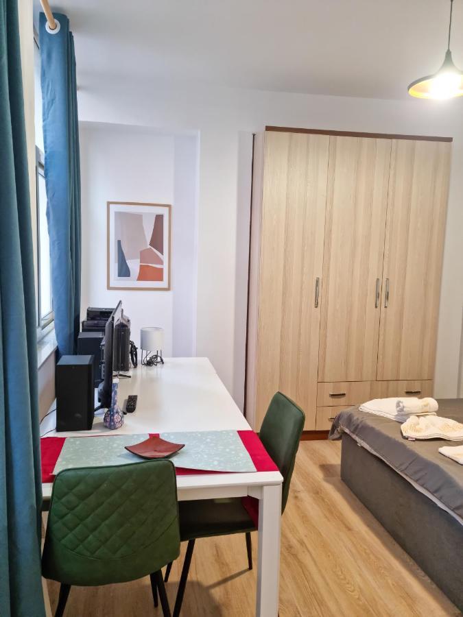 Cozy Apartment In City Center Тирана Экстерьер фото